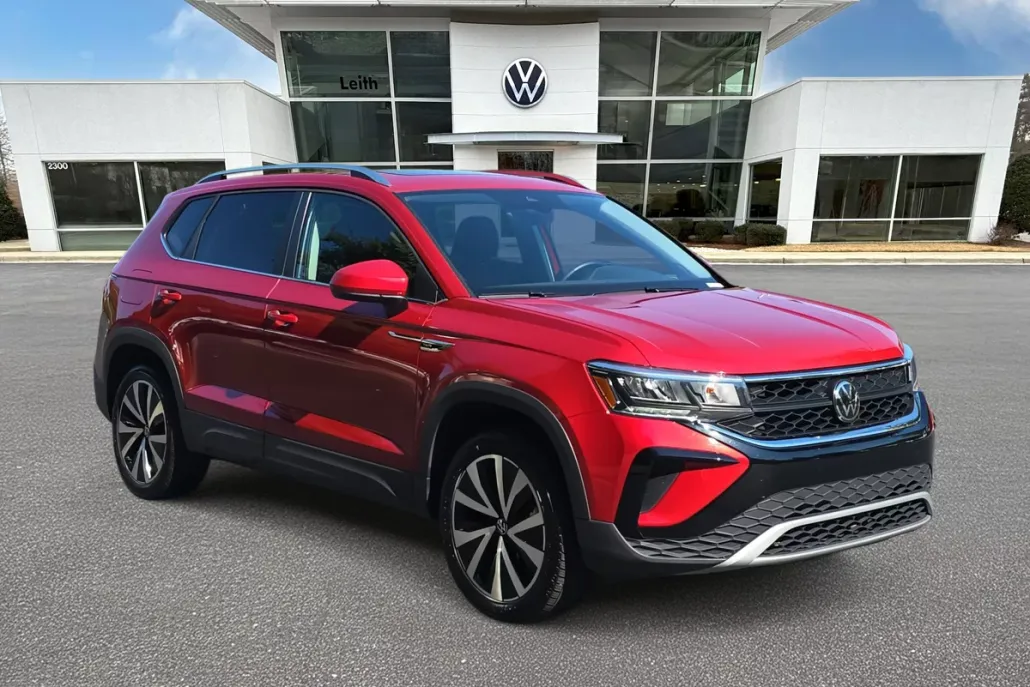 2024 Volkswagen Taos SE photo 1