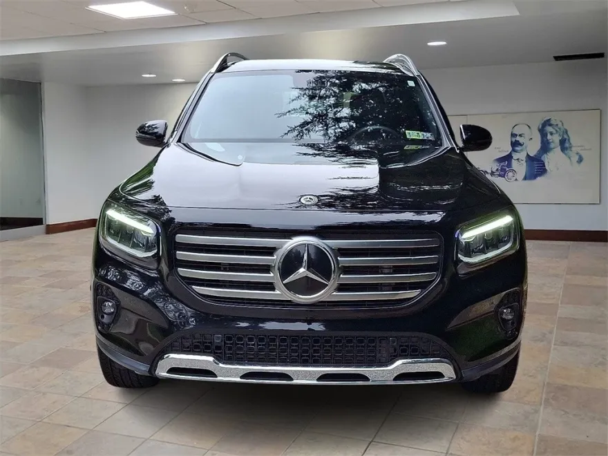 2025 Mercedes Benz GLB 250 4MATIC photo 1