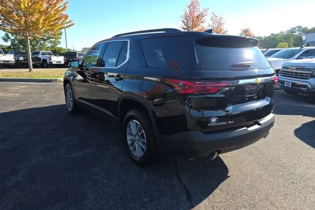 2022 Chevrolet Traverse Leather photo 1