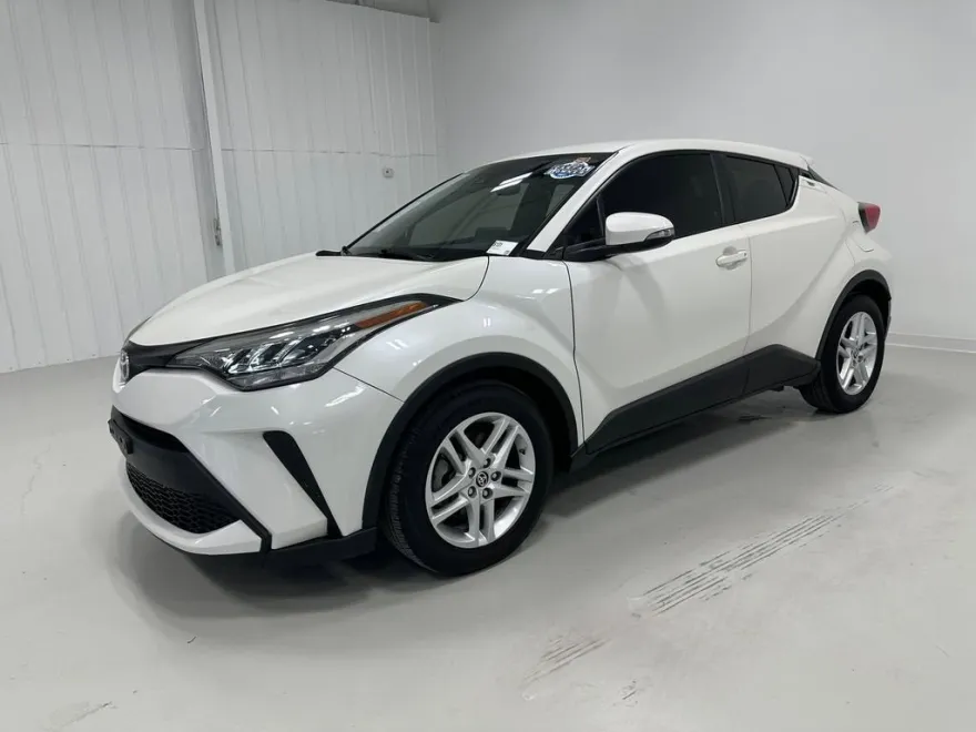 2021 Toyota C-HR LE photo 1