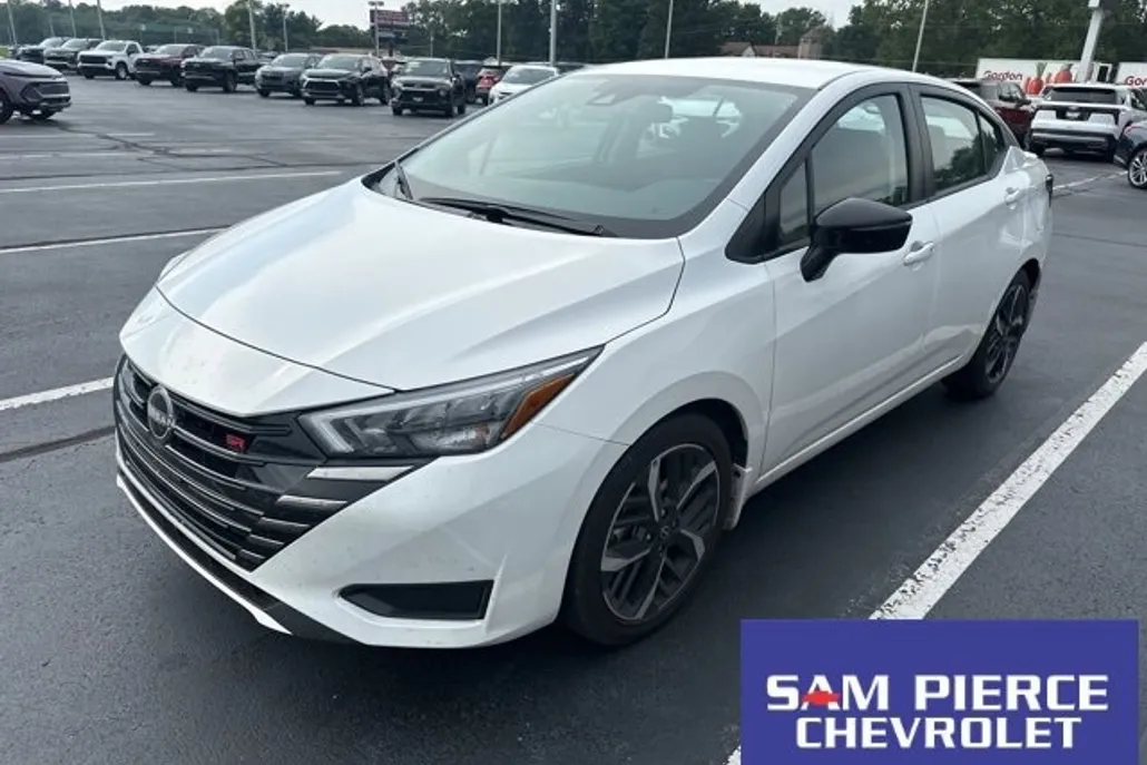 2023 Nissan Versa SR photo 1