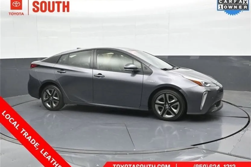 2022 Toyota Prius L Eco photo 1