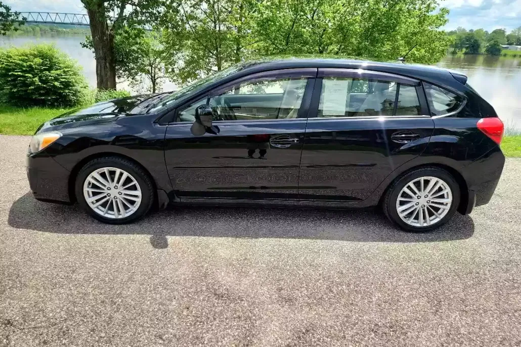 2012 Subaru Impreza Premium photo 1