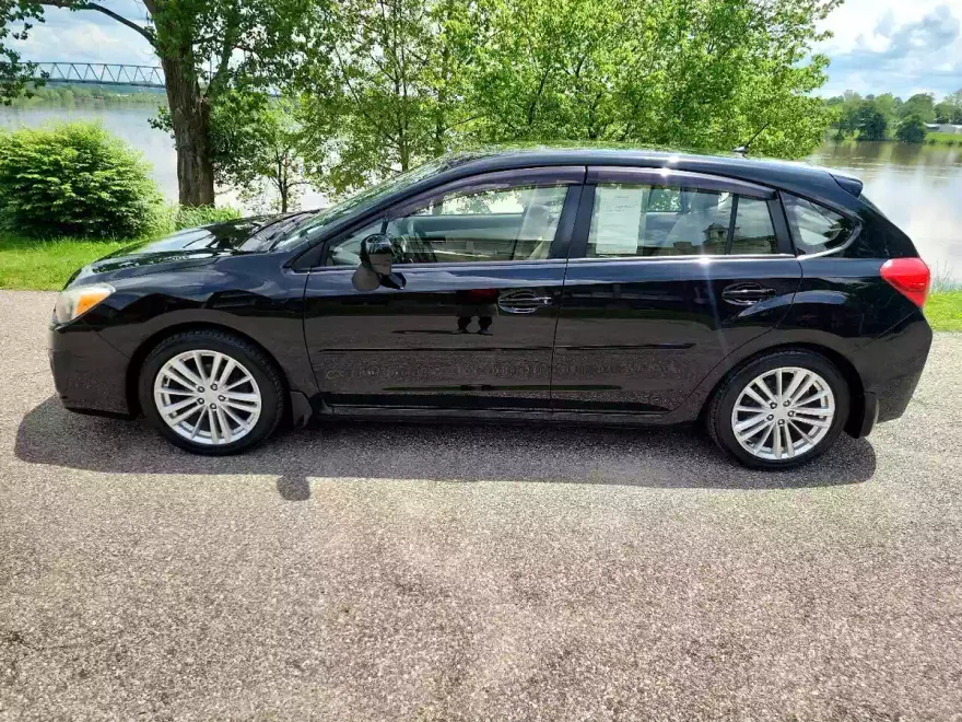 2012 Subaru Impreza Premium photo 1