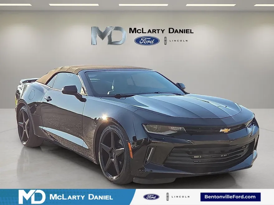 2018 Chevrolet Camaro 2LT photo 1