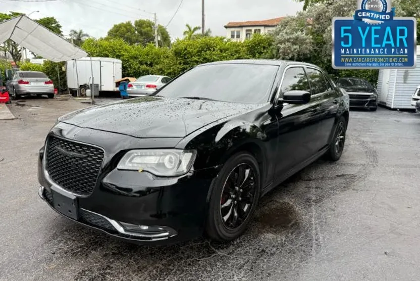 2016 Chrysler 300 Limited photo 1
