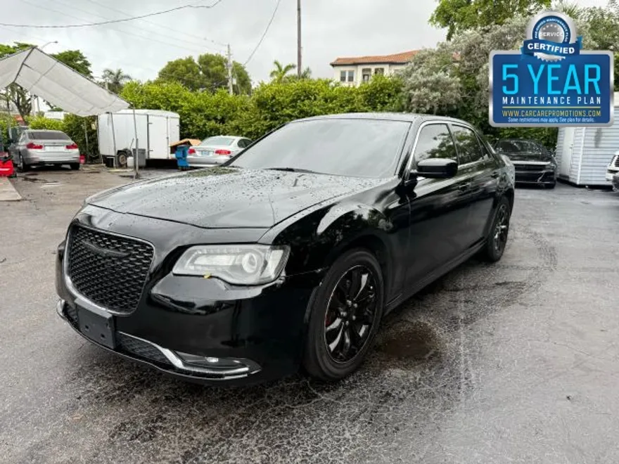 2016 Chrysler 300 Limited photo 1