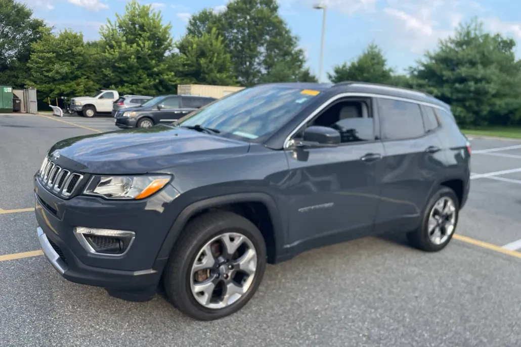 2017 Jeep Compass Limited photo 1