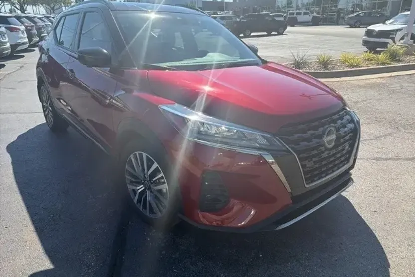 2024 Nissan Kicks SR photo 1