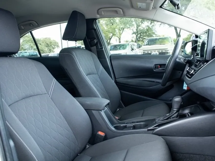 2024 Toyota Corolla Hybrid LE photo 1