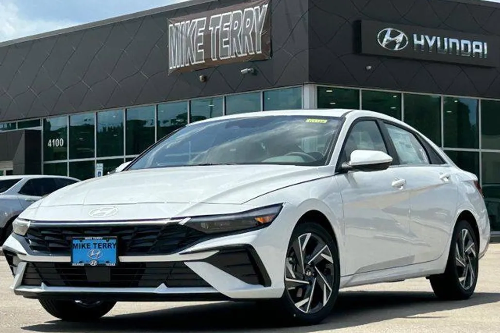 2024 Hyundai Elantra SEL Convenience photo 1