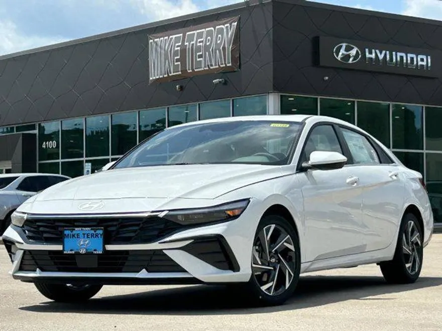 2024 Hyundai Elantra SEL Convenience photo 1