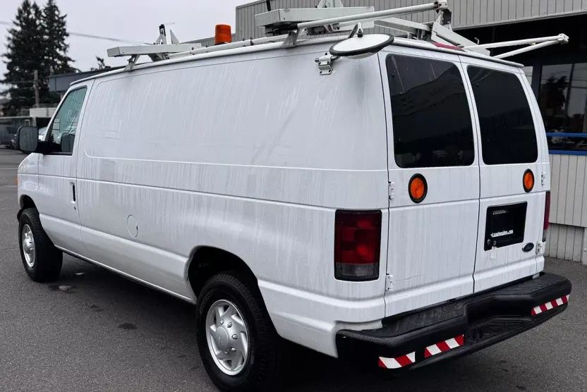 2007 Ford E-250 photo 1