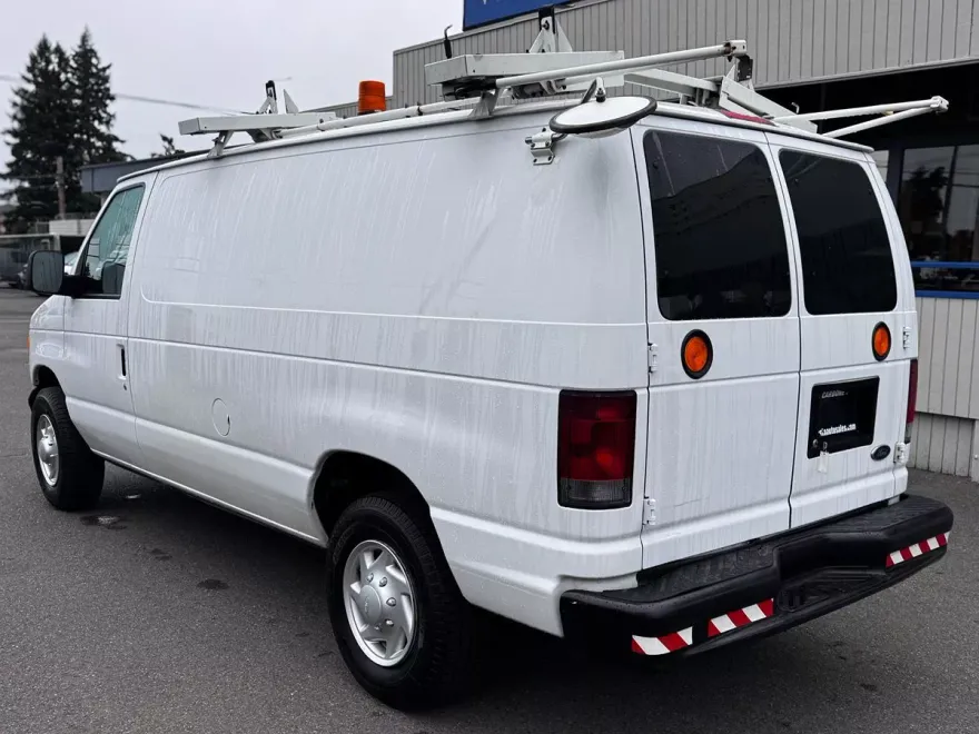 2007 Ford E-250 photo 1