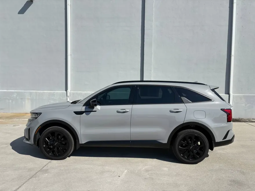 2023 Kia Sorento SX photo 1