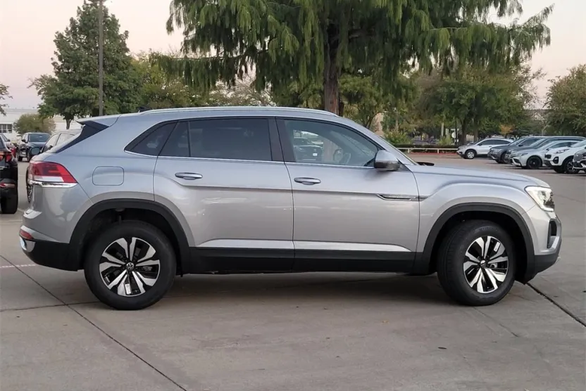 2026 Volkswagen Atlas Cross Sport SE photo 1