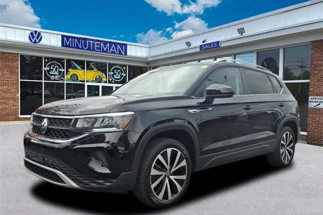 2022 Volkswagen Taos SE photo 1