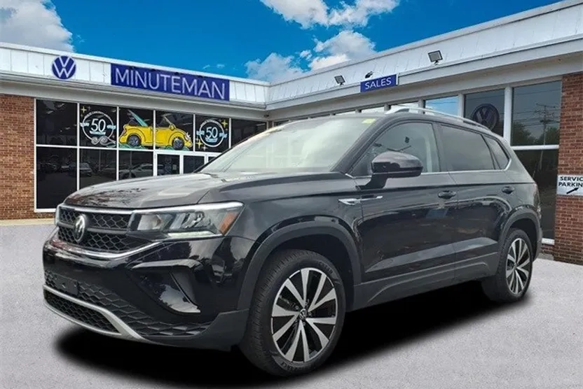 2022 Volkswagen Taos SE photo 1