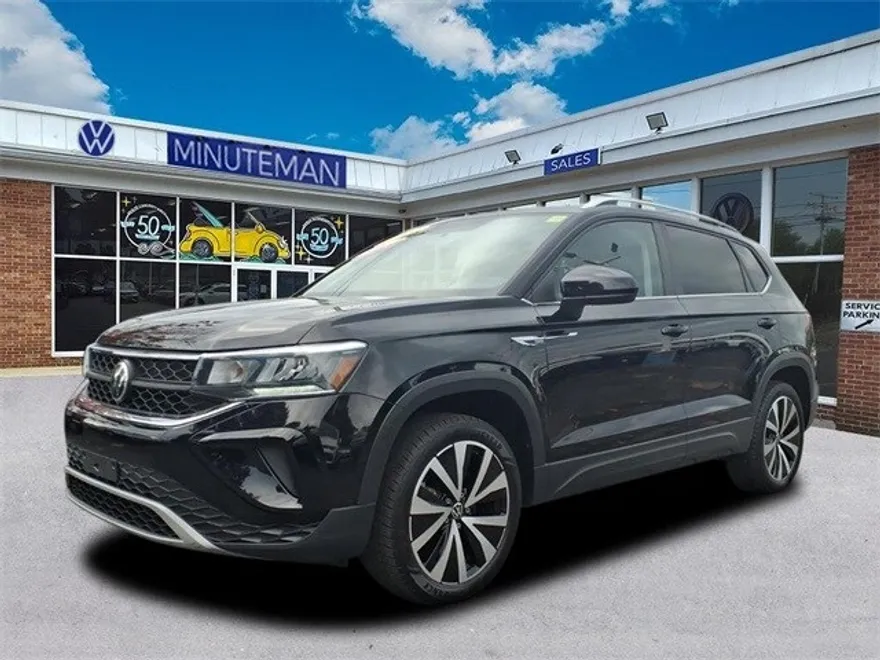 2022 Volkswagen Taos SE photo 1
