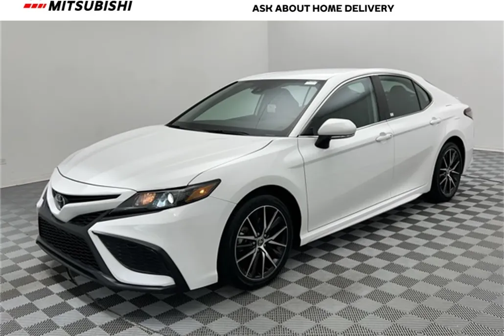 2024 Toyota Camry SE photo 1