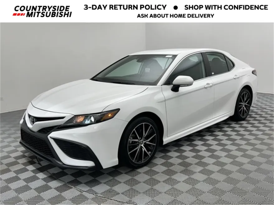 2024 Toyota Camry SE photo 1
