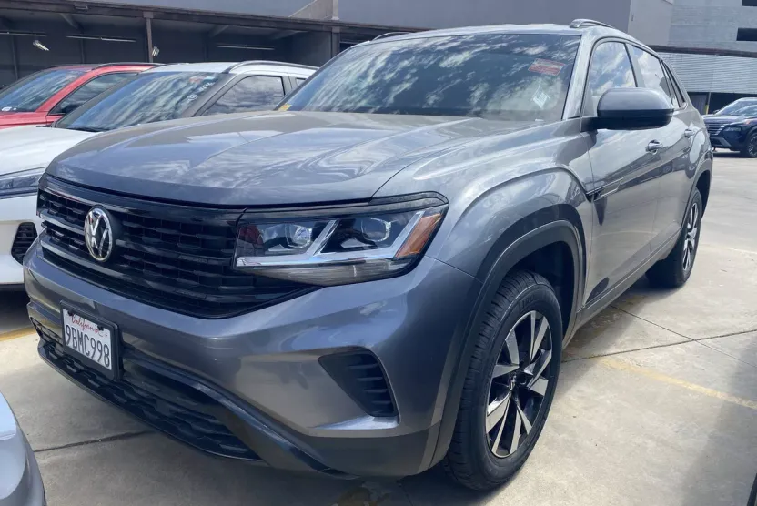 2022 Volkswagen Atlas Cross Sport SE photo 1