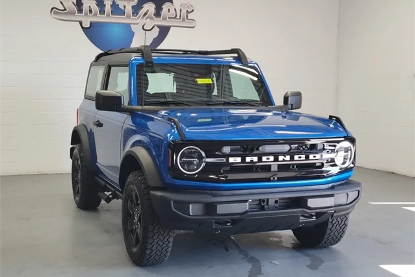 2022 Ford Bronco Base photo 1