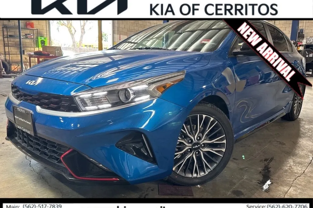 2023 Kia Forte GT-Line photo 1