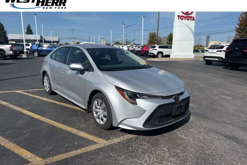 2022 Toyota Corolla LE photo 1