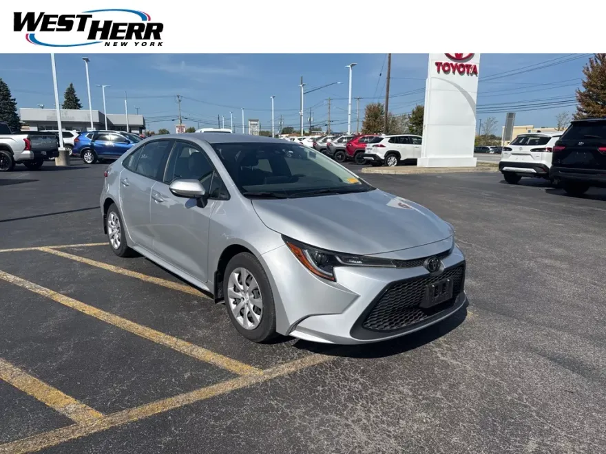2022 Toyota Corolla LE photo 1