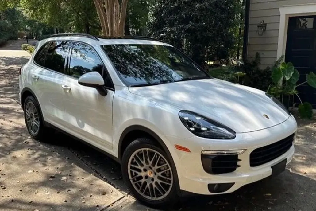 2017 Porsche Cayenne S photo 1