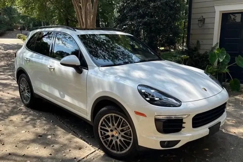 2017 Porsche Cayenne S photo 1
