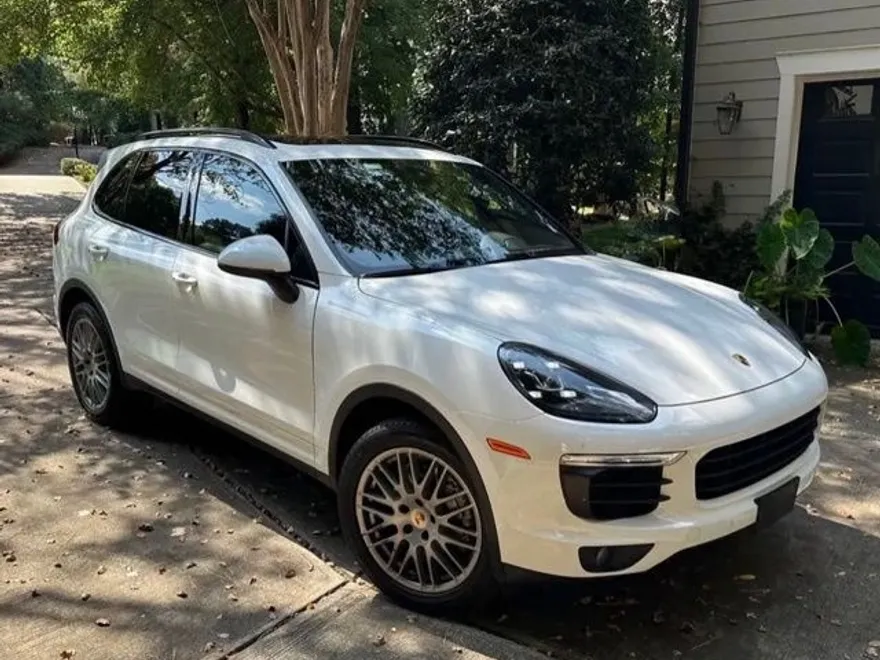 2017 Porsche Cayenne S photo 1