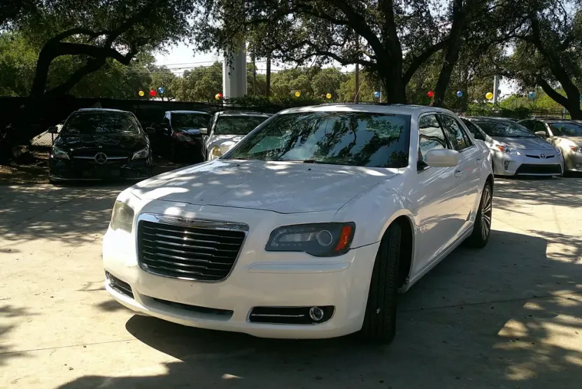 2014 Chrysler 300 photo 1