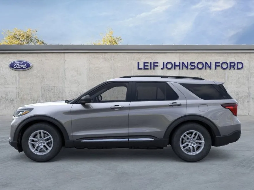 2025 Ford Explorer photo 1