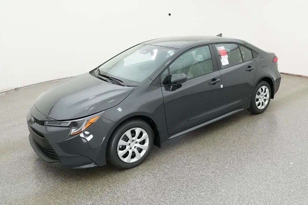2025 Toyota Corolla LE photo 1