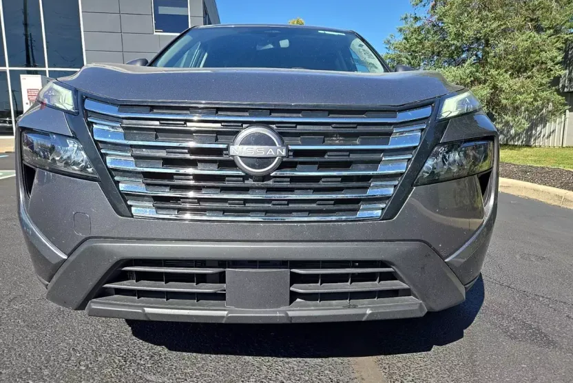 2024 Nissan Rogue SV photo 1