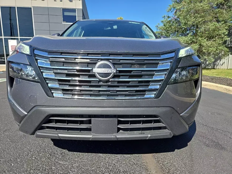 2024 Nissan Rogue SV photo 1