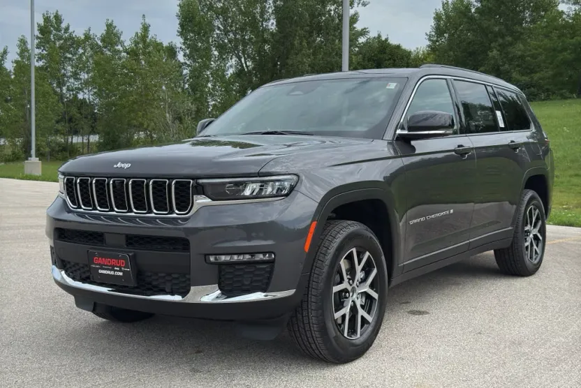 2025 Jeep Grand Cherokee Limited photo 1