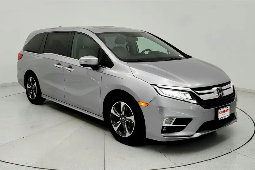 2019 Honda Odyssey Touring photo 1