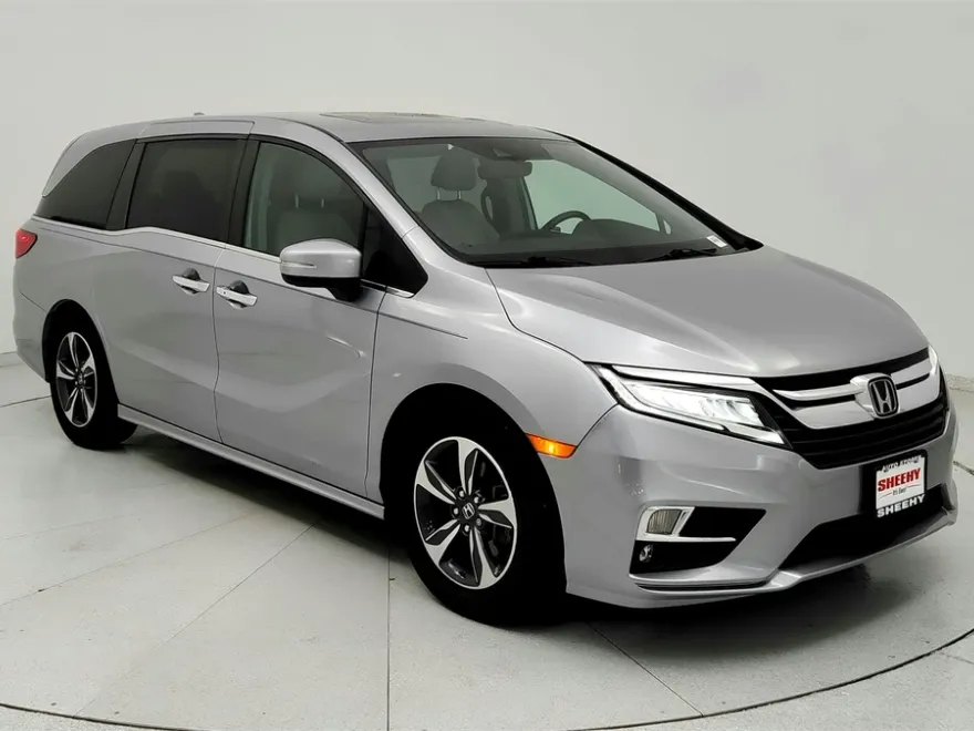 2019 Honda Odyssey Touring photo 1