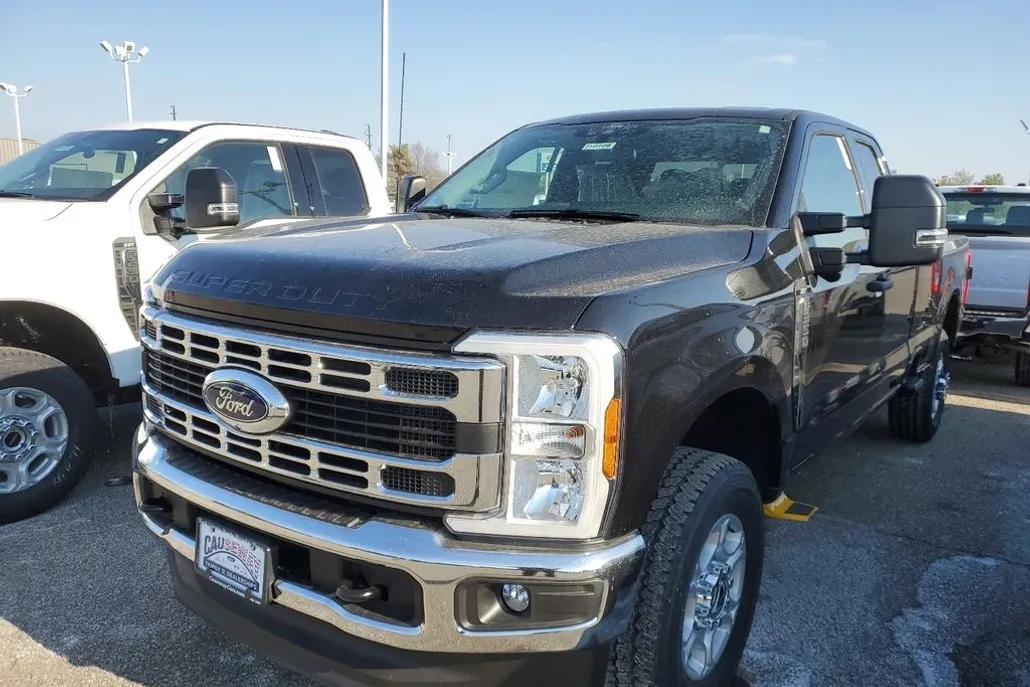 2025 Ford F-350 XLT photo 1