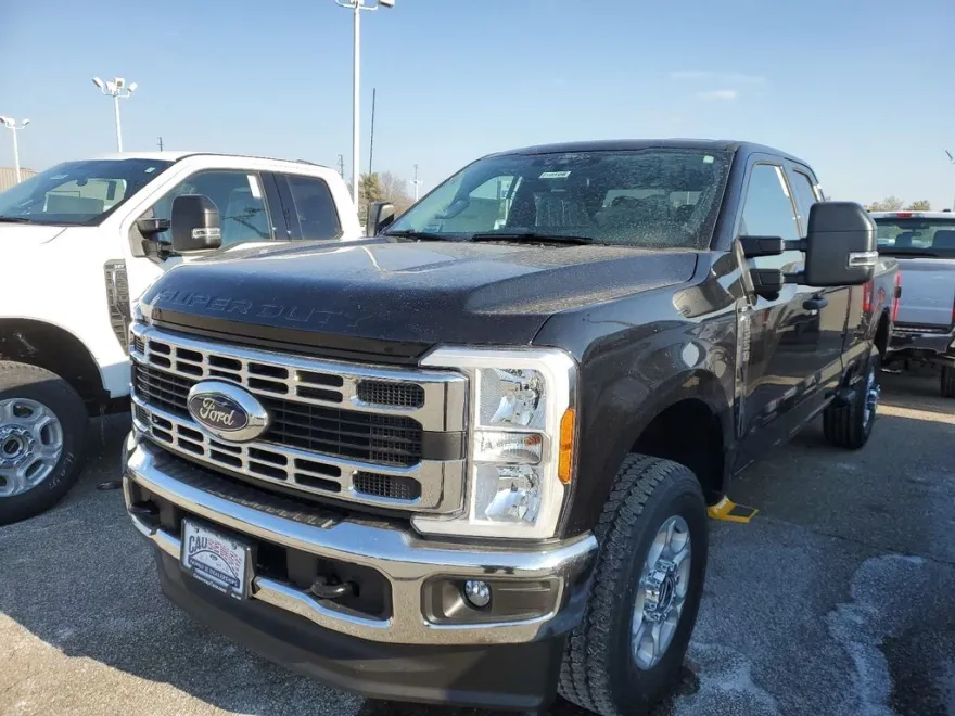 2025 Ford F-350 XLT photo 1