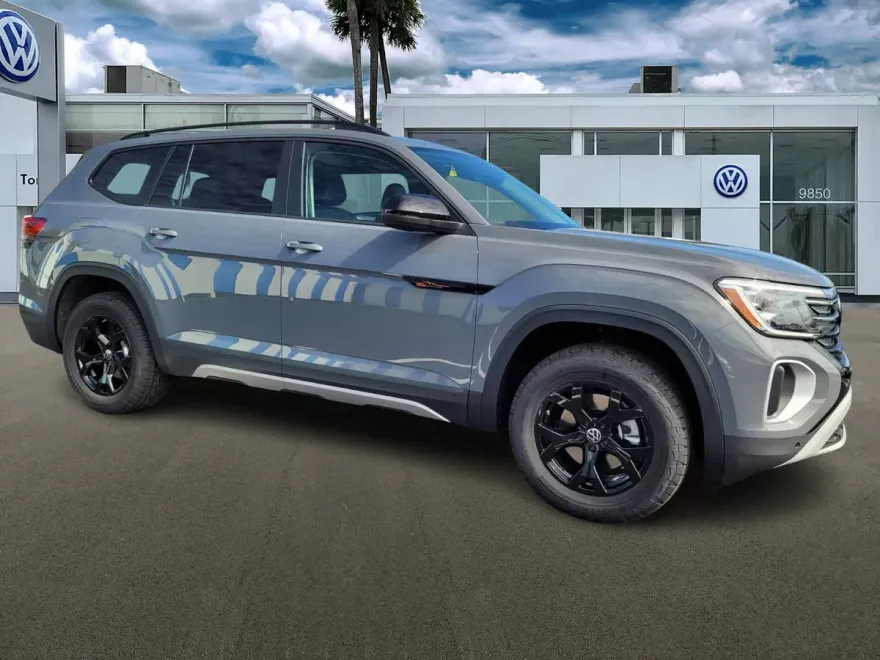 2025 Volkswagen Atlas Peak Edition SE photo 1