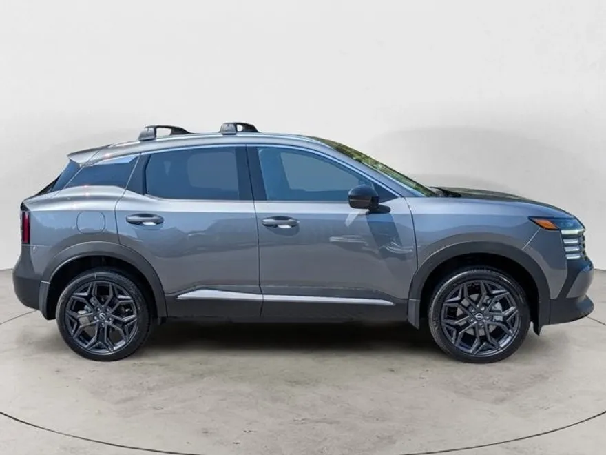 2026 Nissan Kicks SR photo 1