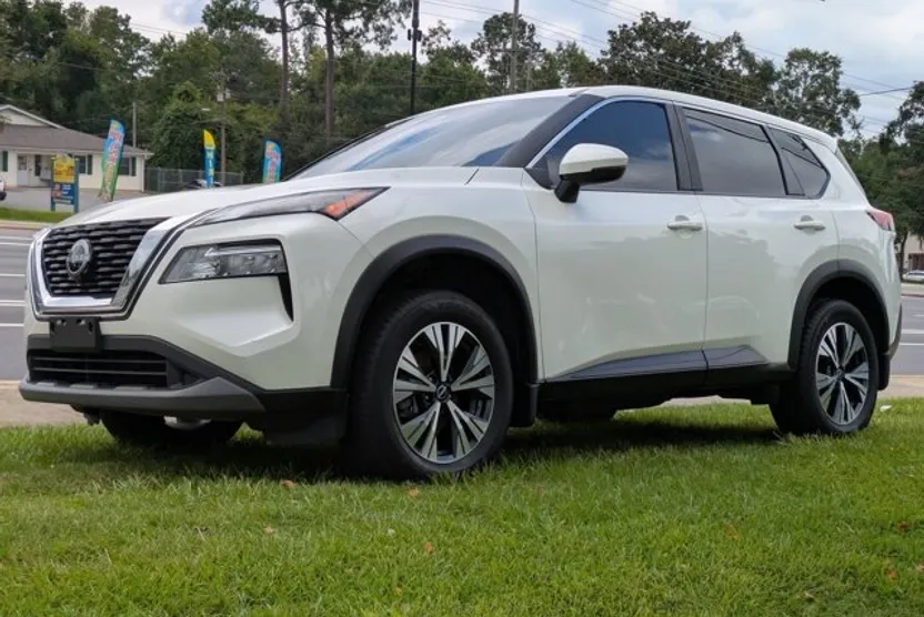 2023 Nissan Rogue SV photo 1
