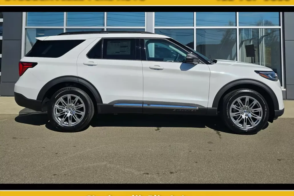 2025 Ford Explorer photo 1