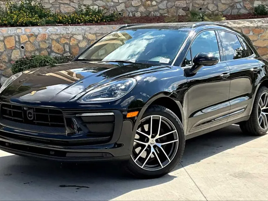2024 Porsche Macan T photo 1