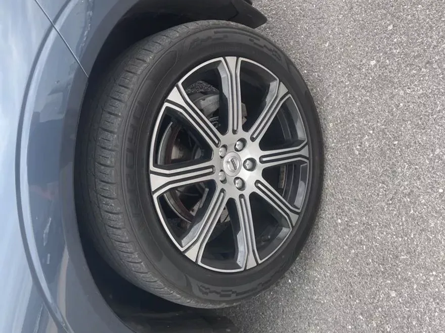 2021 Volvo XC60 T5 Inscription photo 1