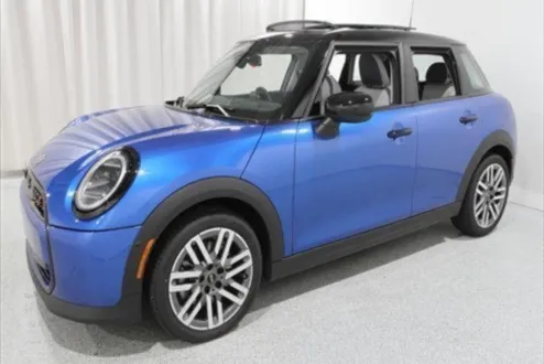 2025 Mini Cooper 4 Door Hardtop Signature photo 3